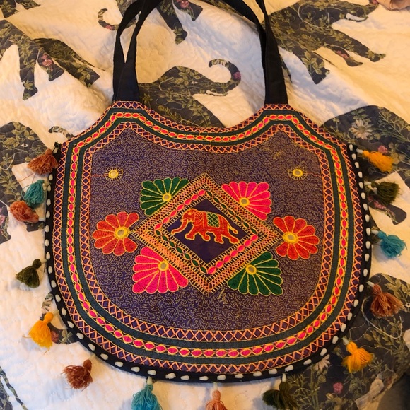 BANJARA  POM POM & TASSLED EMBROIDERED ELEPHANT & FLORAL ZIPPER PURSE / INDIA - Picture 2 of 14